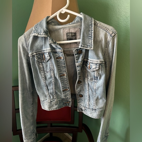 Cropped A&F Jean Jacket - Picture 1 of 2